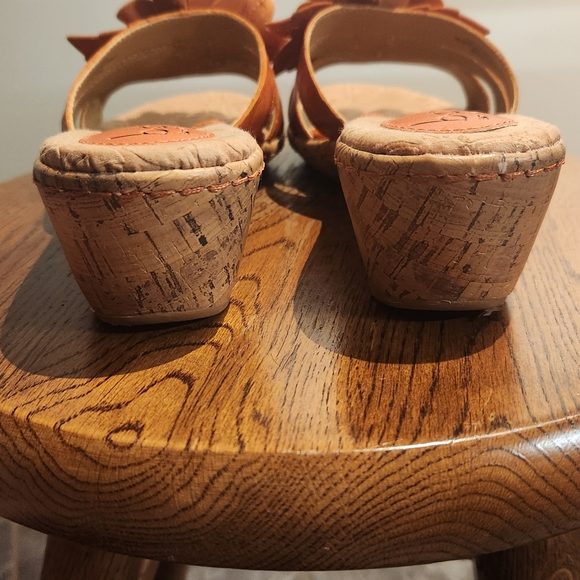 b.o.c. Women's Tan Floral Sandals - Picture 5 of 9